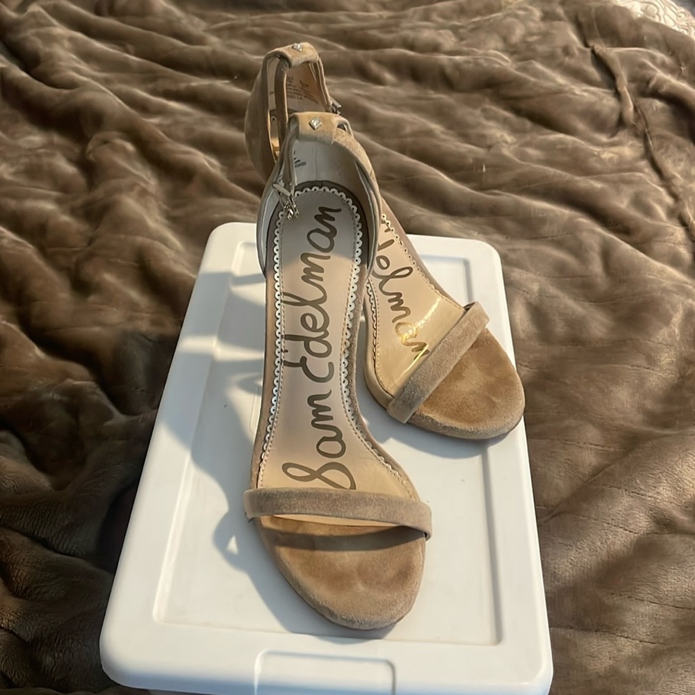 Elegant Sam Edelman nude suede heels, size 7